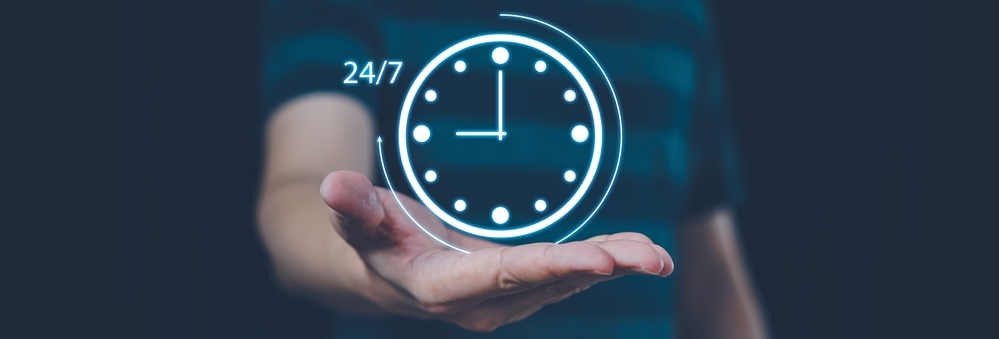 Someone showing a clock 24/24